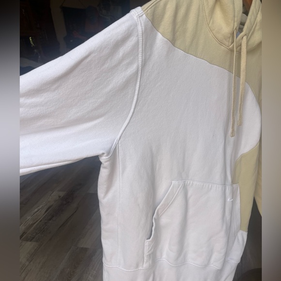 Nike men’s color clash pullover hoodie - medium - Picture 8 of 10